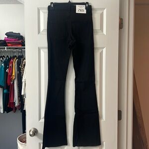 Zara US size 4/Eur 6/MX 26 High Waisted Skinny Flare in Astra Black NWT